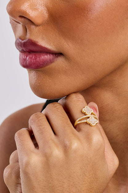Mother Of Pearl Motif Twist Ring - 20mm - Gold